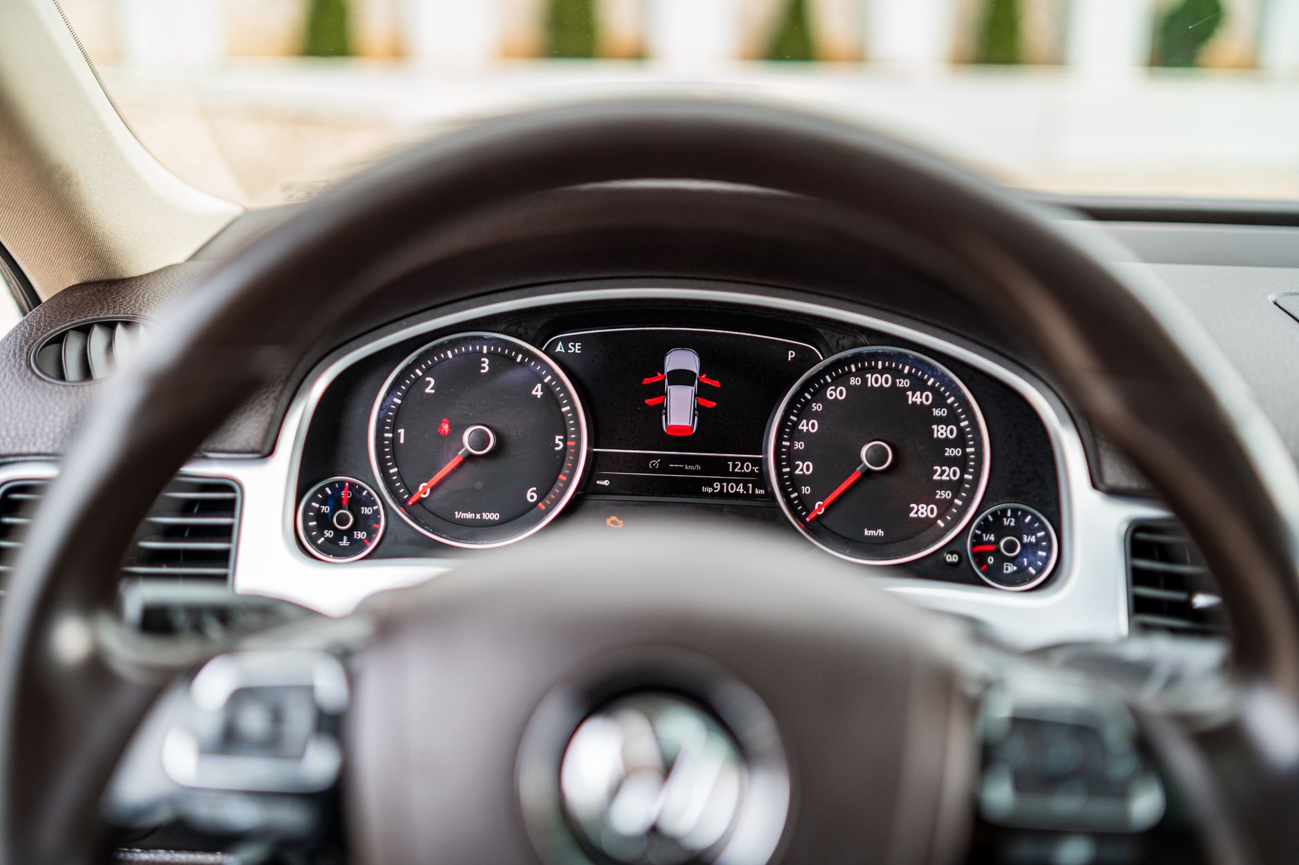 Sales analyst applying the sales velocity formula on a dashboard